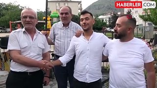 Amasya'da sele kapılan kadını taksici kurtardı