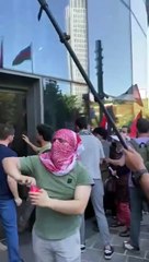 Türkiye üzerinden İsrail’e petrol sağlayan SOCAR’a İstanbul’da kırmızı boyalı protesto