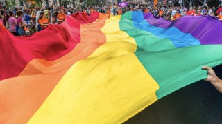 6 Great Ways to Celebrate Pride Month