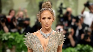 Jennifer Lopez Cancels Tour To Be With Her Family | THR News Video