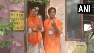 रवि किशन ने लोकसभा 2024 के अंतिम चरण में गोरखपुर के मतदान केंद्र पर मतदान किया