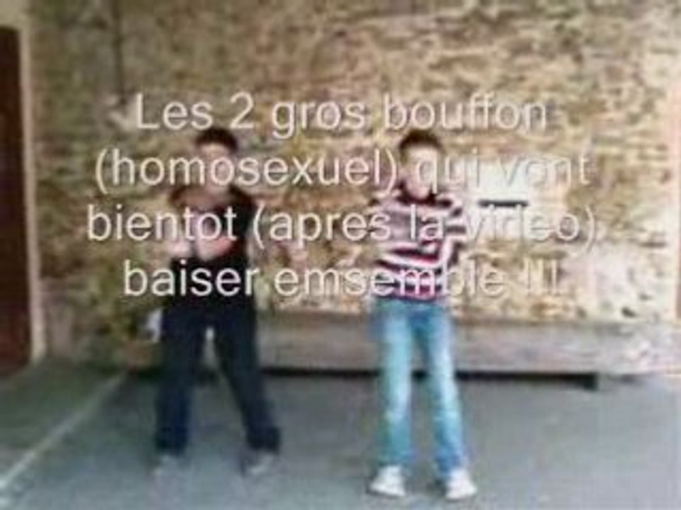 2 gros bouffon qui dance la tecktonik sur du metal hard