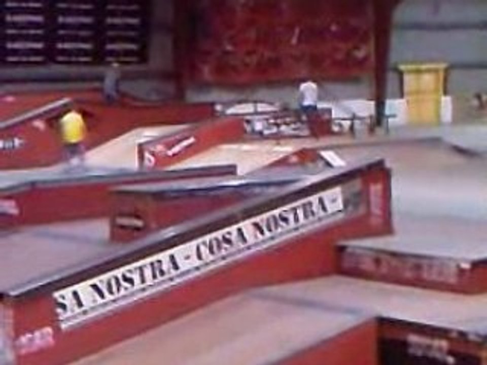 bastien skate a chelle test du curb et du board slide