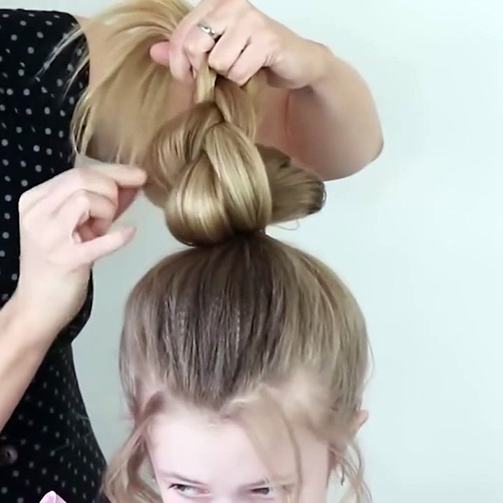 Easy Two Minute Bun! 