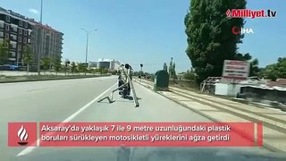 Aksaray'da pes dedirten olay: Motosikletli 2 kişi, 9 metrelik boruları yerde sürükleyerek böyle taşıdı