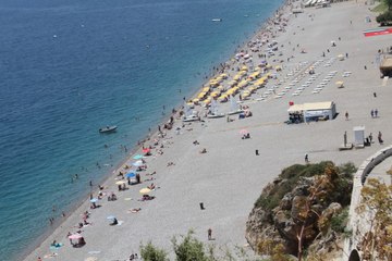 Konyaaltı sahilinde turizm yoğunluğu başladı