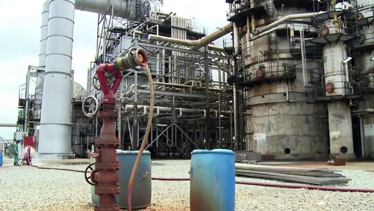 La OPEP+ prolonga recortes de producción pero se prepara a reabrir los grifos