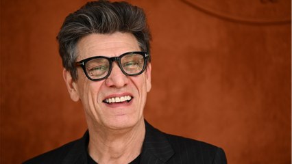 VOICI :  "C’est très fragile" : les confidences de Marc Lavoine sur sa famille recomposée