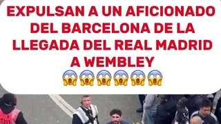 La policía londinense expulsa a un aficionado del Barcelona de la llegada del Real Madrid en autobús a Wembley