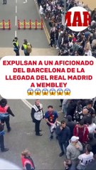 La policía londinense expulsa a un aficionado del Barcelona de la llegada del Real Madrid en autobús a Wembley