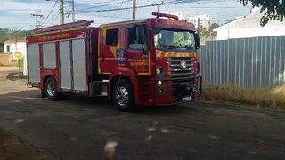 Corpo de Bombeiros combate incêndio no bairro Cancelli