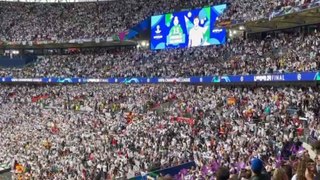 Las alineaciones en Wembley antes de la final