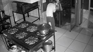 Ladrão invade restaurante e ataca geladeira durante furto no Paraná