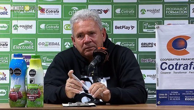 El entrenador del Once Caldas, Hernán Darío El Arriero Herrera, no pudo contener las lágrimas en plena rueda de prensa al recordar a su amigo y excompañero de equipo, Pedro Sarmiento, quien se encuentra hospitalizado. Un emotivo momento que resalta la f