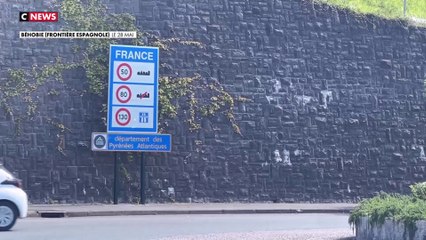 Des migrants montent à bord des voitures des automobilistes en Espagne
