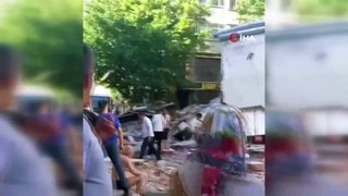 İstanbul Küçükçekmece'de bir bina çöktü