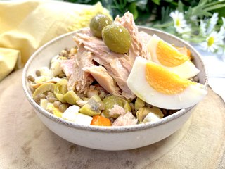 Ensalada de lentejas exprés, con atún y huevo duro - Cocina Fácil
