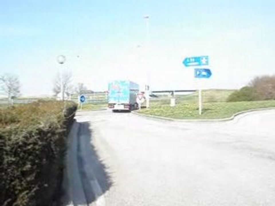 un volvo bleu