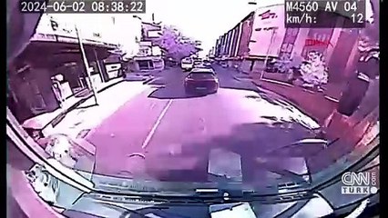 Küçükçekmece'de 3 katlı bina böyle çöktü: İşte en net görüntü!