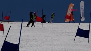Palandöken Kayak Merkezi'nde 'babalar' yarışı