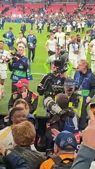 Camavinga et Mendi fêtent la victoire du Real Madrid en League des champions