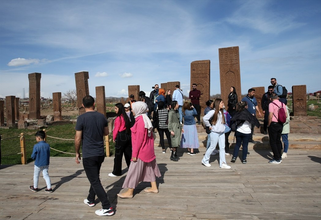 Selçuklu Meydan Mezarlığı’na yoğun ilgi: 103 bini aşkın ziyaretçi!
