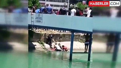 Adana'da kanalda can pazarı: Boğulma tehlikesi geçiren genci polis ve vatandaş el ele vererek böyle kurtardı