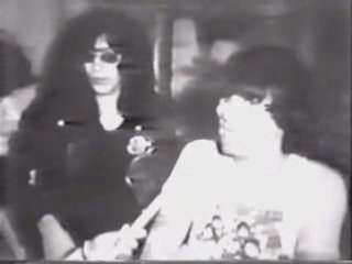 Ramones at cbgb's 1977 (1)