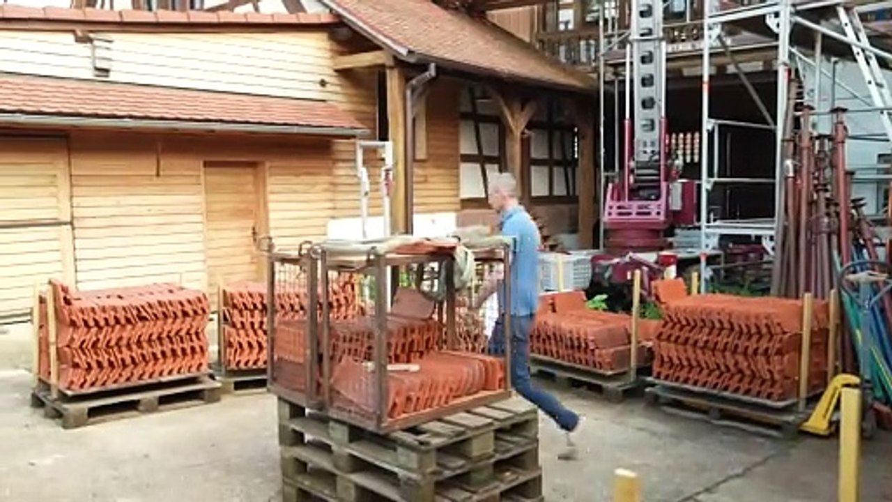 France: menacées de disparition, des maisons alsaciennes retrouvent leur lustre d'antan