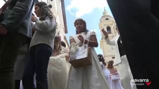Niños y niñas de primera comunión celebran el Corpus Christi