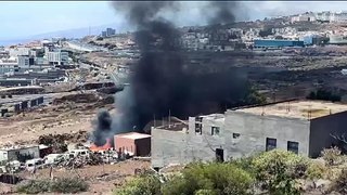 Alerta por una densa columna de humo en Santa Cruz de Tenerife
