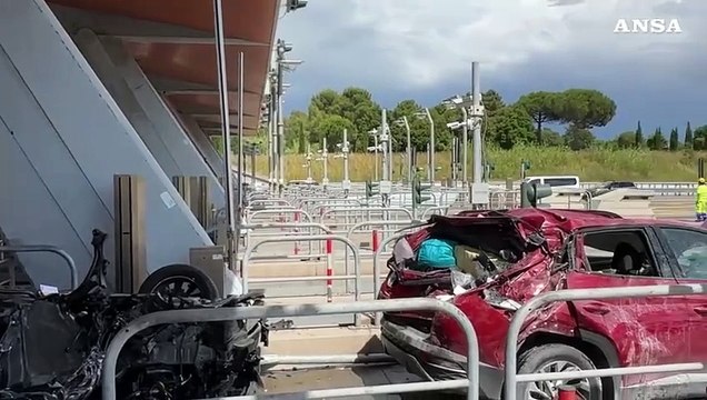 Incidente al casello autostradale di Rosignano, tre morti