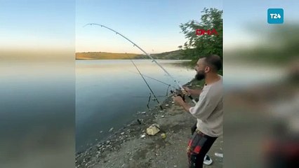 Amatör balıkçıların şanslı günü; baraj gölünde 24 kiloluk yayın balığı yakaladılar