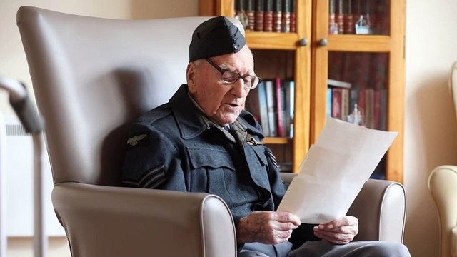 D-Day hero reads historic note revealing end of WW2 in Europe