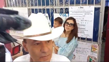 El gobernador Alfonso Durazo acudió a votar en la colonia Loma Linda