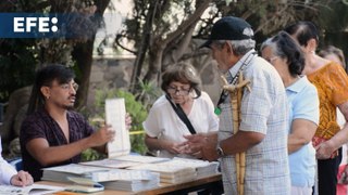Los mexicanos votan desde temprano con la expectativa de una elección histórica