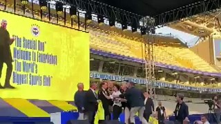 Mourinho'nun imza töreninde ilginç anlar! Fenerbahçe taraftarı 'SIU' çektirdi