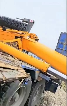 Ce grutier allume sa clope alors que sa grue vient de tomber