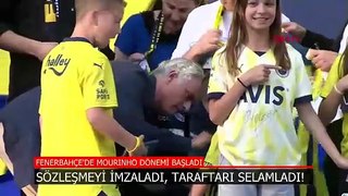 Kadıköy'de Mourinho izdihamı! İmzayı attı, Fenerbahçe taraftarını selamladı!
