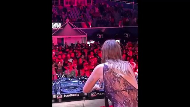 Victoria De Angelis, a Berlino ultima serata da dj solista prima del nuovo tour dei Maneskin