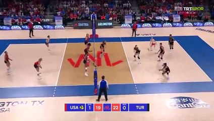 Melissa Vargas'tan yeni bir rekor 121 km/h hızında bir smaç vurdu