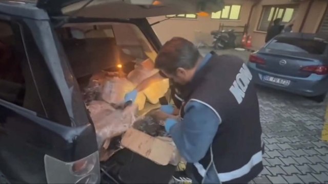 Silah kaçakçılarına operasyon: 2 kişi yakalandı