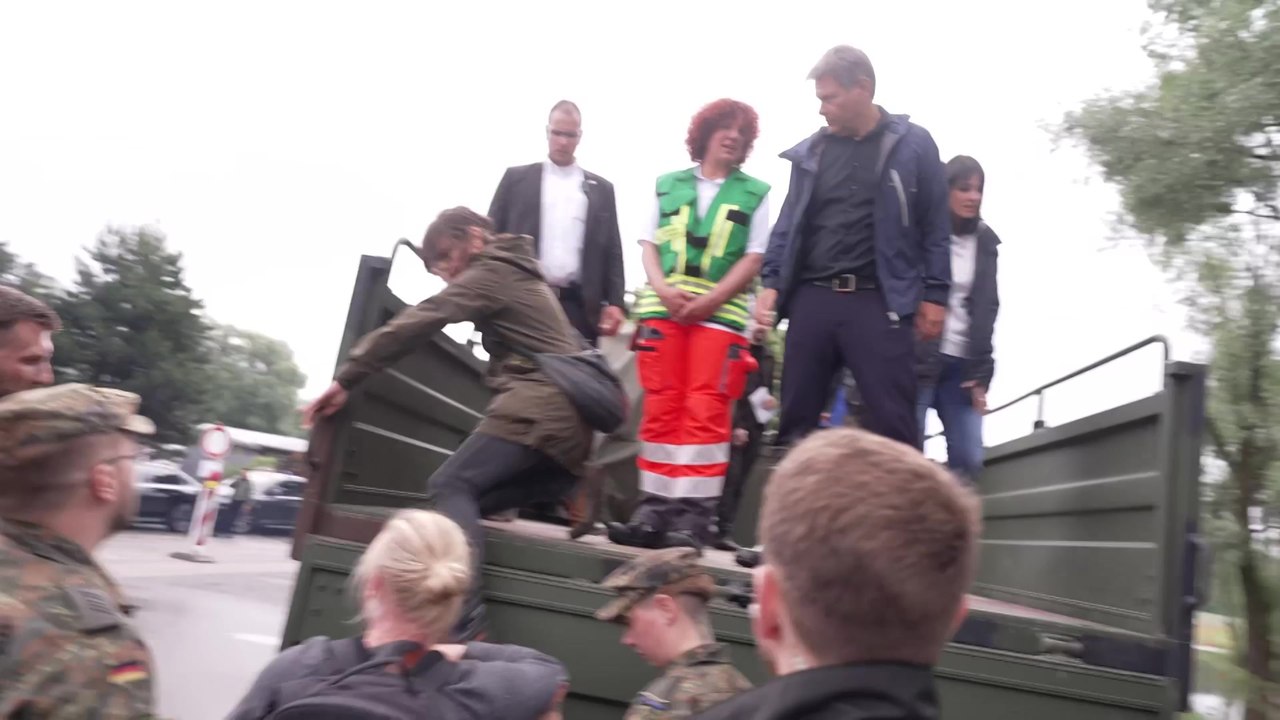 Habeck im Hochwassergebiet: 'Diese Naturkatastrophen kosten Leben'