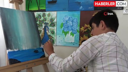 Dedesini çizmesiyle yeteneği ortaya çıkan otizmli ressam Okan'ın resimleri hayran bırakıyor