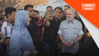 Sultan Ibrahim bersantap di Nasi Lemak Wanjo pada Hari Keputeraan Rasmi