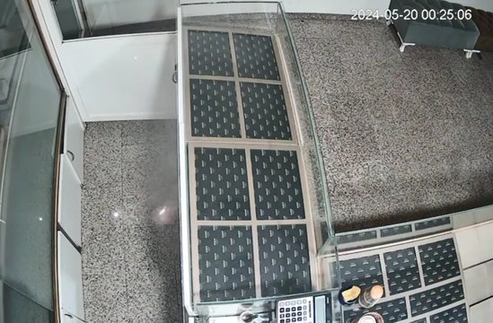 Duvarı delip kuyumcudan hırsızlık yapan şüpheliler yakalandı