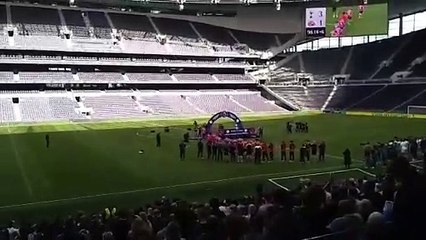 Download Video: Sunderland's U21s players collect their runner-up medals after their Premier League 2 final against Tottenham