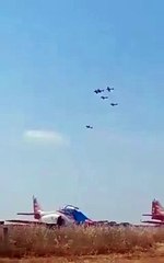 لحظة اصطدام طائرتين خلال عرض جوي في البرتغال