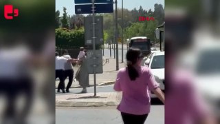 Sürücülerin coplu tekmeli yol kavgası