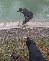 On trouve un Iphone au fond de l'eau ! Il marche encore